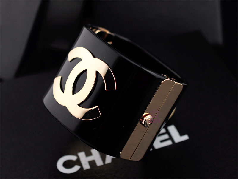 Bracciale Chanel Modello 700 - Clicca l'immagine per chiudere